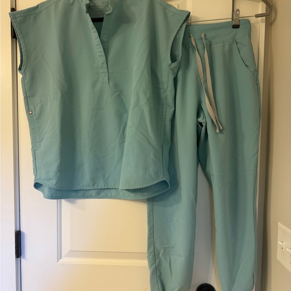 Women’s Figs Scrub Set